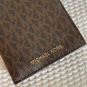 NWT Michael Kors Bedford travel passport wallet